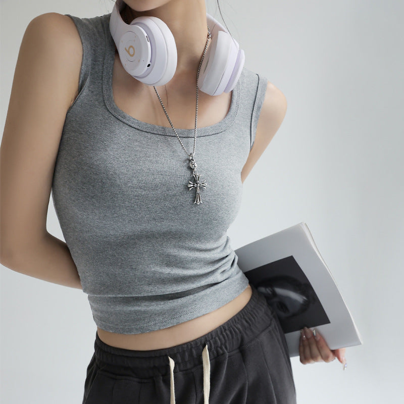 Camisola preta em forma de I cuidadosamente selecionada para mulheres, camisa interna de verão 2025, novo top cobrindo os seios secundários, alças largas, pode ser usado externamente