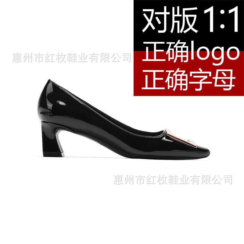 Versão alta ~ fivela quadrada RV sapatos únicos femininos novos sapatos de couro envernizado salto grosso salto médio bico quadrado metal mesmo estilo boca rasa couro genuíno