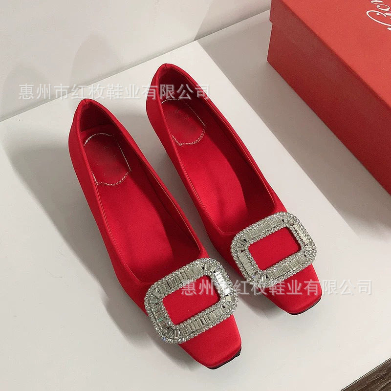Versão alta ~ fivela quadrada RV sapatos únicos femininos novos sapatos de couro envernizado salto grosso salto médio bico quadrado metal mesmo estilo boca rasa couro genuíno
