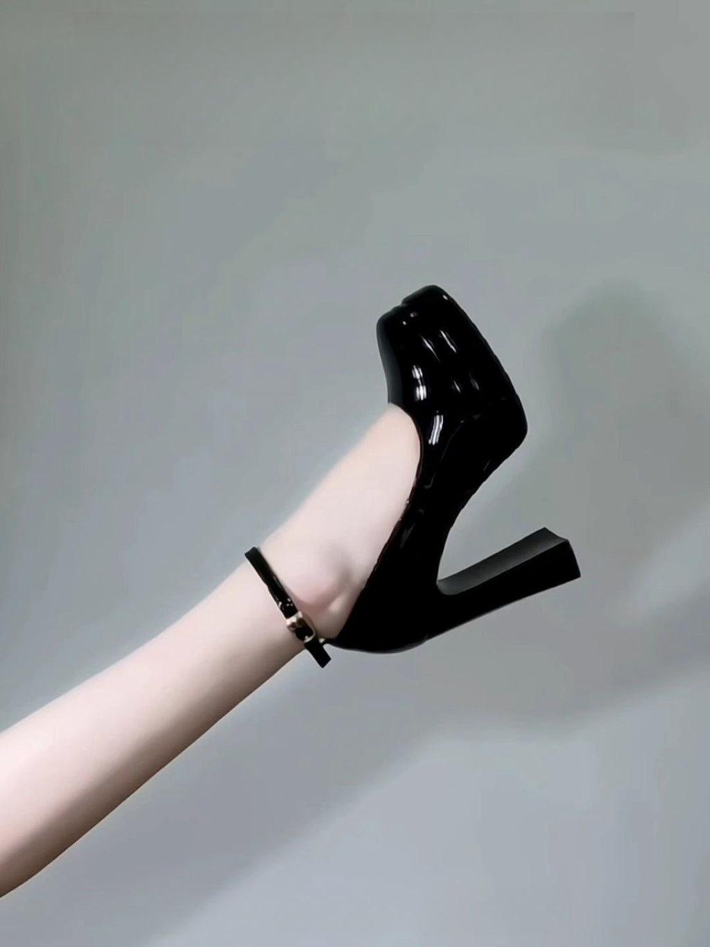 French-Style Mary Jane Thick-Soled Waterproof Platform Shoes for Petite Individuals, Black Single-Strap Ultra-High Heels, 2026 New Model, Patent Leather